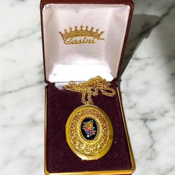 Vintage Lois Jean Gold Tone Large Floral Flower Oval Locket Chain Necklace “30 - Picture 1 of 6